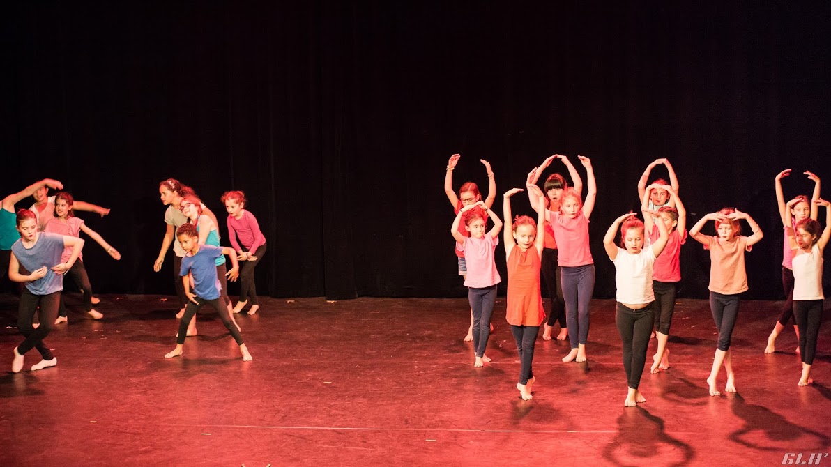 danse, afro moderne, nadège fenghom, cours de danse, cours danse africaine, spectacle