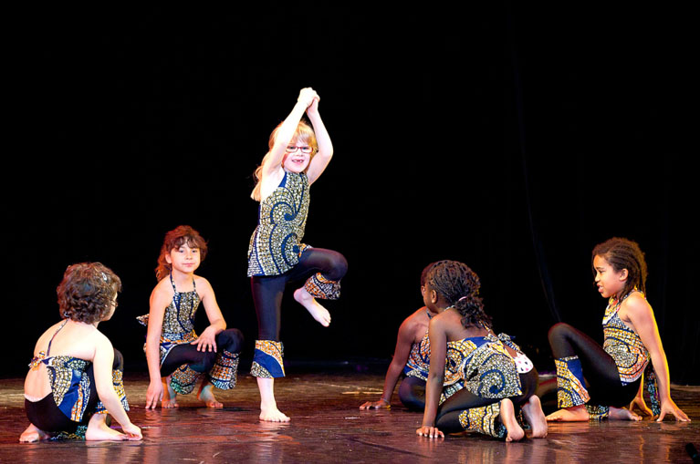 cours de danse africaine, nadege fenghom, calypso danse, centre momboye, espace oxygene, afro jazz, afro fusion 